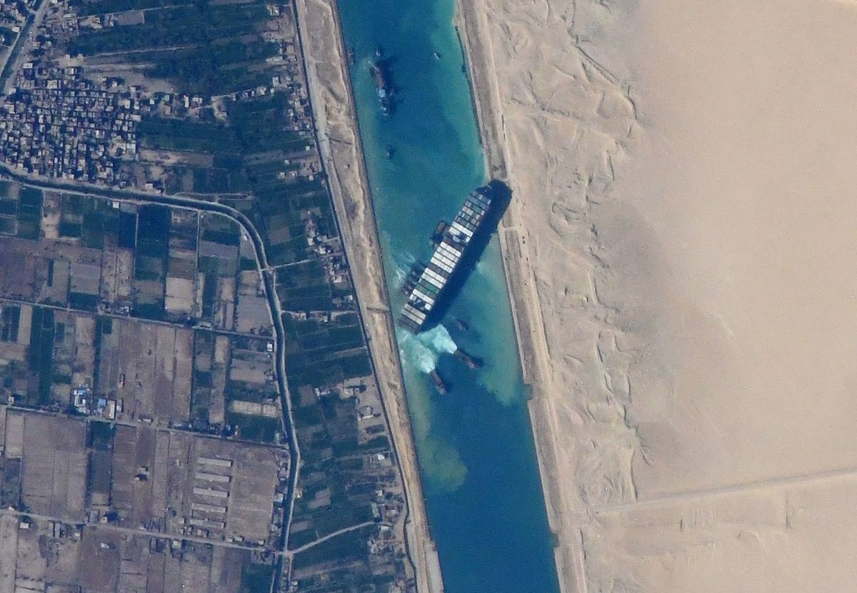 L'Ever Given en travers du canal de Suez, vu depuis la Station spatiale internationale