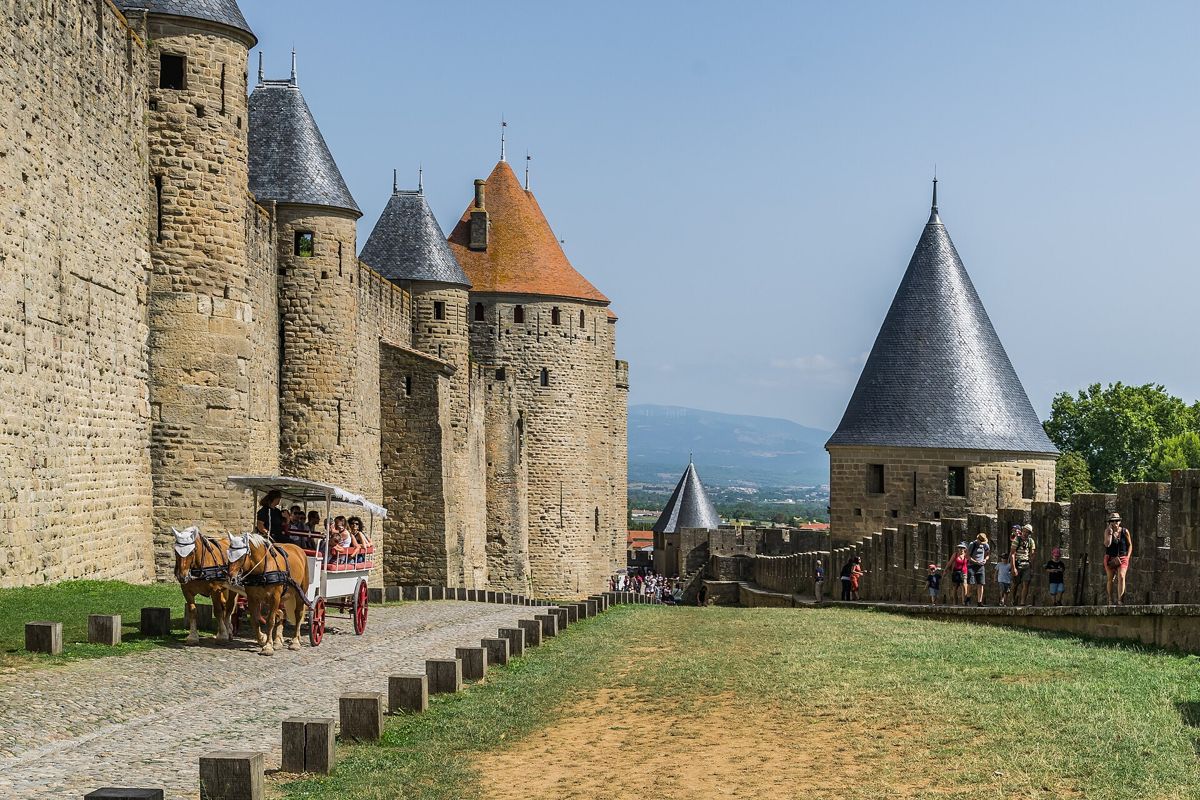 Les doubles remparts et les tours de la cité de Carcassonne