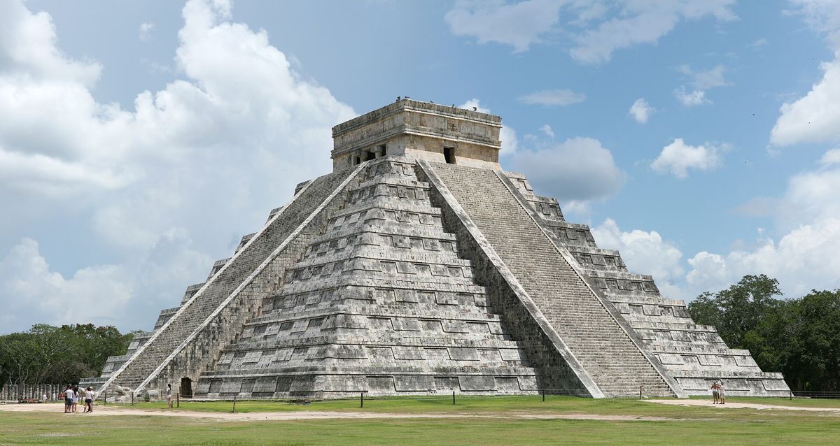 La pyramide à degrés d'El Castillo à Chichén Itzá