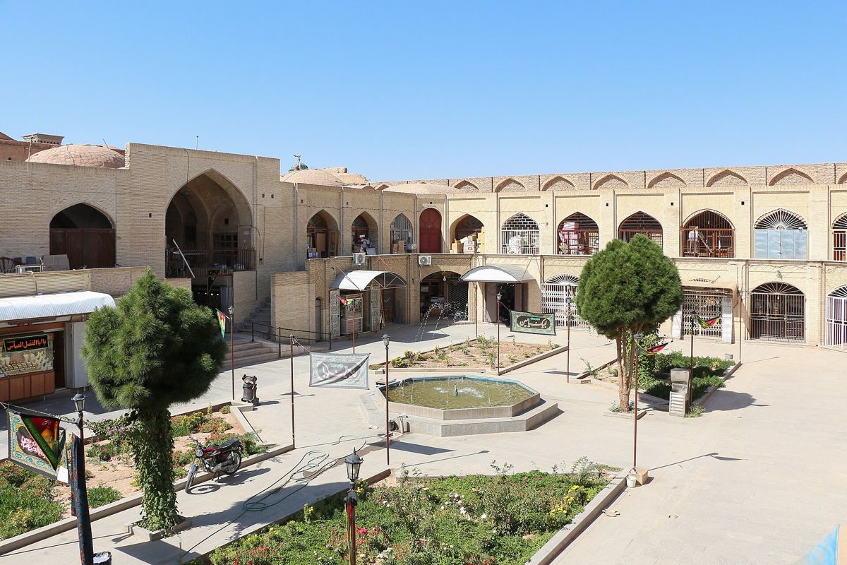Cour intérieure du caravansérail Golshan à Kerman, Iran