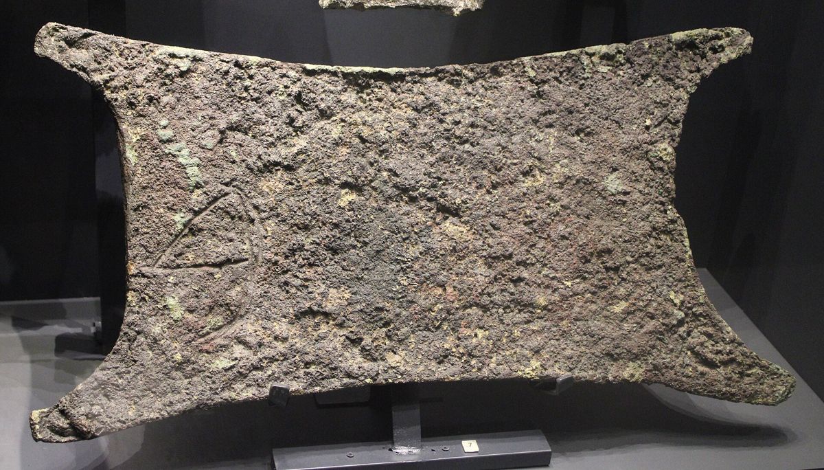 Lingot de cuivre en forme de peau de bœuf retrouvé dans l'épave d'Uluburun